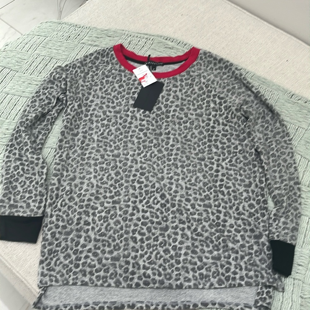 Gibsonlook Hi Sugarplum top animal/magenta/black size M